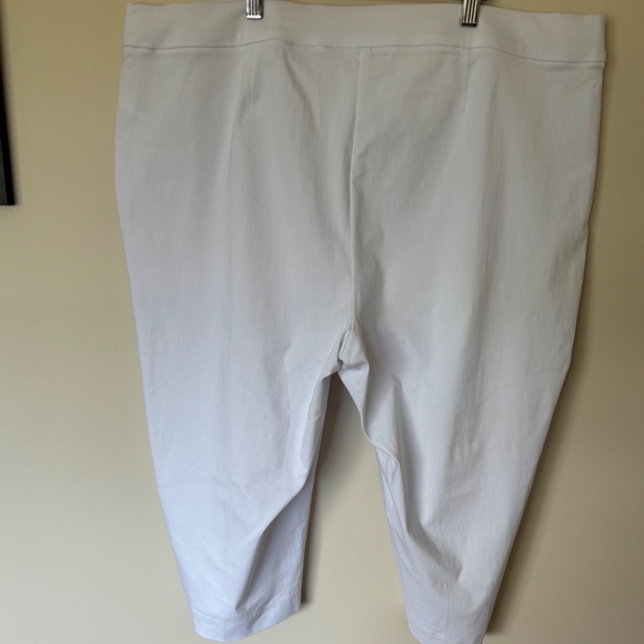Counterparts White Plus Capris - Picture 3 of 7